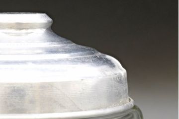 昭和レトロ　当時物　大正〜昭和初期　アルミ蓋　昔懐かしい雰囲気漂うガラス瓶3個セット(キャニスター、ガラスビン、硝子、菓子瓶、フタ付き)(R-076438)