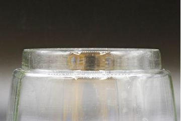 昭和レトロ　当時物　大正〜昭和初期　アルミ蓋　昔懐かしい雰囲気漂うガラス瓶3個セット(キャニスター、ガラスビン、硝子、菓子瓶、フタ付き)(R-076438)