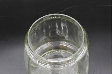 昭和レトロ　当時物　大正〜昭和初期　アルミ蓋　昔懐かしい雰囲気漂うガラス瓶3個セット(キャニスター、ガラスビン、硝子、菓子瓶、フタ付き)(R-076438)