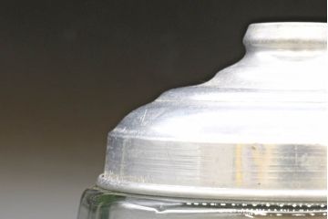 昭和レトロ　当時物　大正〜昭和初期　アルミ蓋　昔懐かしい雰囲気漂うガラス瓶3個セット(キャニスター、ガラスビン、硝子、菓子瓶、フタ付き)(R-076438)