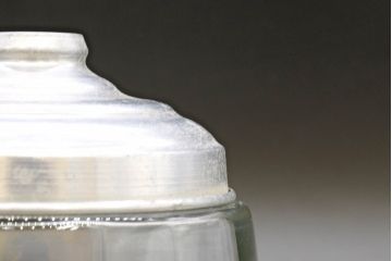 昭和レトロ　当時物　大正〜昭和初期　アルミ蓋　昔懐かしい雰囲気漂うガラス瓶3個セット(キャニスター、ガラスビン、硝子、菓子瓶、フタ付き)(R-076438)