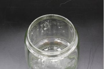 昭和レトロ　当時物　大正〜昭和初期　アルミ蓋　昔懐かしい雰囲気漂うガラス瓶3個セット(キャニスター、ガラスビン、硝子、菓子瓶、フタ付き)(R-076438)
