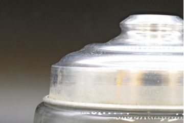 昭和レトロ　当時物　大正〜昭和初期　アルミ蓋　昔懐かしい雰囲気漂うガラス瓶3個セット(キャニスター、ガラスビン、硝子、菓子瓶、フタ付き)(R-076438)