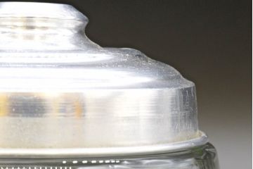 昭和レトロ　当時物　大正〜昭和初期　アルミ蓋　昔懐かしい雰囲気漂うガラス瓶3個セット(キャニスター、ガラスビン、硝子、菓子瓶、フタ付き)(R-076438)