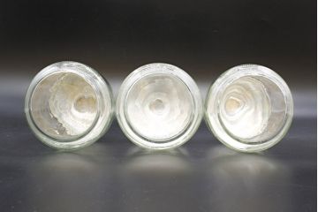 昭和レトロ　当時物　大正〜昭和初期　アルミ蓋　昔懐かしい雰囲気漂うガラス瓶3個セット(キャニスター、ガラスビン、硝子、菓子瓶、フタ付き)(R-076438)
