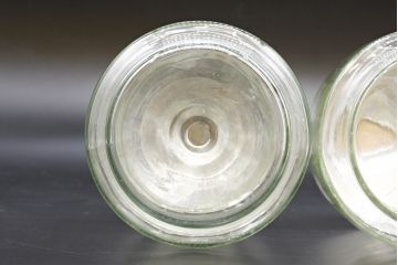 昭和レトロ　当時物　大正〜昭和初期　アルミ蓋　昔懐かしい雰囲気漂うガラス瓶3個セット(キャニスター、ガラスビン、硝子、菓子瓶、フタ付き)(R-076438)