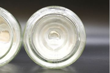 昭和レトロ　当時物　大正〜昭和初期　アルミ蓋　昔懐かしい雰囲気漂うガラス瓶3個セット(キャニスター、ガラスビン、硝子、菓子瓶、フタ付き)(R-076438)