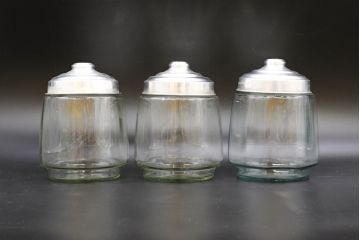 昭和レトロ　当時物　大正〜昭和初期　アルミ蓋　昔懐かしい雰囲気漂うガラス瓶3個セット(キャニスター、ガラスビン、硝子、菓子瓶、フタ付き)(R-076439)