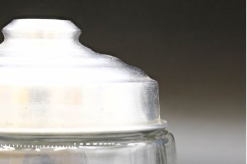 昭和レトロ　当時物　大正〜昭和初期　アルミ蓋　昔懐かしい雰囲気漂うガラス瓶3個セット(キャニスター、ガラスビン、硝子、菓子瓶、フタ付き)(R-076439)