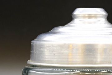 昭和レトロ　当時物　大正〜昭和初期　アルミ蓋　昔懐かしい雰囲気漂うガラス瓶3個セット(キャニスター、ガラスビン、硝子、菓子瓶、フタ付き)(R-076439)