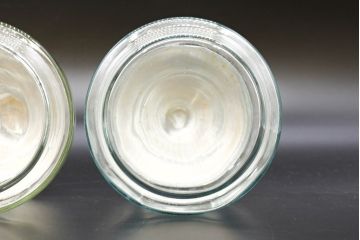 昭和レトロ　当時物　大正〜昭和初期　アルミ蓋　昔懐かしい雰囲気漂うガラス瓶3個セット(キャニスター、ガラスビン、硝子、菓子瓶、フタ付き)(R-076439)