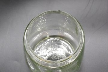 昭和レトロ　当時物　大正〜昭和初期　アルミ蓋　昔懐かしい雰囲気漂うガラス瓶3個セット(キャニスター、ガラスビン、硝子、菓子瓶、フタ付き)(R-076440)