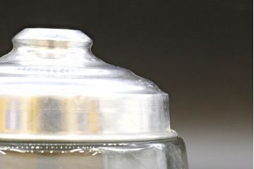 昭和レトロ　当時物　大正〜昭和初期　アルミ蓋　昔懐かしい雰囲気漂うガラス瓶3個セット(キャニスター、ガラスビン、硝子、菓子瓶、フタ付き)(R-076440)