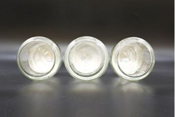 昭和レトロ　当時物　大正〜昭和初期　アルミ蓋　昔懐かしい雰囲気漂うガラス瓶3個セット(キャニスター、ガラスビン、硝子、菓子瓶、フタ付き)(R-076440)