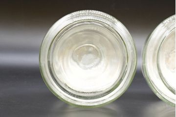 昭和レトロ　当時物　大正〜昭和初期　アルミ蓋　昔懐かしい雰囲気漂うガラス瓶3個セット(キャニスター、ガラスビン、硝子、菓子瓶、フタ付き)(R-076440)