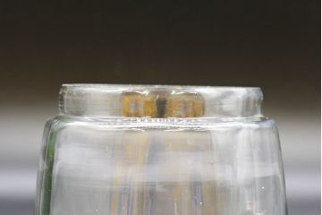 昭和レトロ　当時物　大正〜昭和初期　アルミ蓋　昔懐かしい雰囲気漂うガラス瓶3個セット(キャニスター、ガラスビン、硝子、菓子瓶、フタ付き)(R-076441)