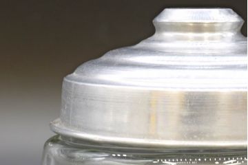 昭和レトロ　当時物　大正〜昭和初期　アルミ蓋　昔懐かしい雰囲気漂うガラス瓶3個セット(キャニスター、ガラスビン、硝子、菓子瓶、フタ付き)(R-076441)