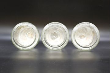 昭和レトロ　当時物　大正〜昭和初期　アルミ蓋　昔懐かしい雰囲気漂うガラス瓶3個セット(キャニスター、ガラスビン、硝子、菓子瓶、フタ付き)(R-076441)