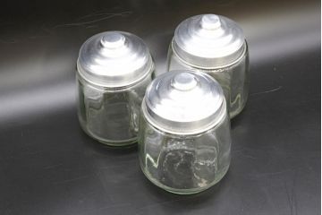 昭和レトロ　当時物　大正〜昭和初期　アルミ蓋　昔懐かしい雰囲気漂うガラス瓶3個セット(キャニスター、ガラスビン、硝子、菓子瓶、フタ付き)(R-076442)