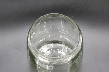 昭和レトロ　当時物　大正〜昭和初期　アルミ蓋　昔懐かしい雰囲気漂うガラス瓶3個セット(キャニスター、ガラスビン、硝子、菓子瓶、フタ付き)(R-076442)