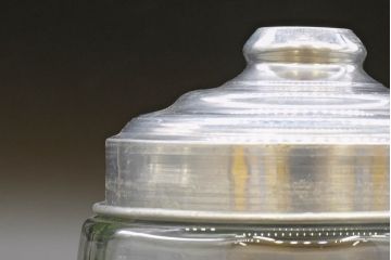 昭和レトロ　当時物　大正〜昭和初期　アルミ蓋　昔懐かしい雰囲気漂うガラス瓶3個セット(キャニスター、ガラスビン、硝子、菓子瓶、フタ付き)(R-076442)