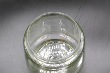 昭和レトロ　当時物　大正〜昭和初期　アルミ蓋　昔懐かしい雰囲気漂うガラス瓶3個セット(キャニスター、ガラスビン、硝子、菓子瓶、フタ付き)(R-076442)