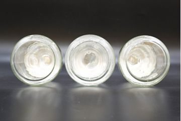 昭和レトロ　当時物　大正〜昭和初期　アルミ蓋　昔懐かしい雰囲気漂うガラス瓶3個セット(キャニスター、ガラスビン、硝子、菓子瓶、フタ付き)(R-076442)