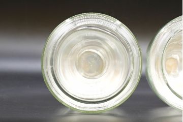 昭和レトロ　当時物　大正〜昭和初期　アルミ蓋　昔懐かしい雰囲気漂うガラス瓶3個セット(キャニスター、ガラスビン、硝子、菓子瓶、フタ付き)(R-076442)