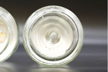 昭和レトロ　当時物　大正〜昭和初期　アルミ蓋　昔懐かしい雰囲気漂うガラス瓶3個セット(キャニスター、ガラスビン、硝子、菓子瓶、フタ付き)(R-076442)