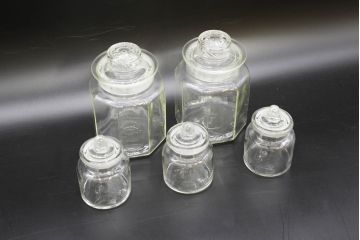 昭和レトロ　大・小　様々な用途に使える蓋付きガラス瓶5個セット(八角、キャニスター、ガラスビン、硝子、菓子瓶、フタ付き)(R-076443)