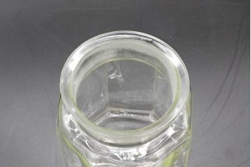 昭和レトロ　大・小　様々な用途に使える蓋付きガラス瓶5個セット(八角、キャニスター、ガラスビン、硝子、菓子瓶、フタ付き)(R-076443)