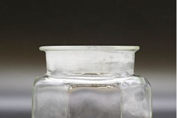 昭和レトロ　大・小　様々な用途に使える蓋付きガラス瓶5個セット(八角、キャニスター、ガラスビン、硝子、菓子瓶、フタ付き)(R-076443)