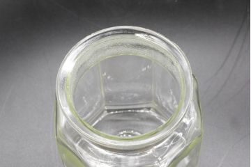 昭和レトロ　大・小　様々な用途に使える蓋付きガラス瓶5個セット(八角、キャニスター、ガラスビン、硝子、菓子瓶、フタ付き)(R-076443)