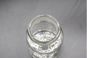 昭和レトロ　大・小　様々な用途に使える蓋付きガラス瓶5個セット(八角、キャニスター、ガラスビン、硝子、菓子瓶、フタ付き)(R-076443)