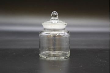 昭和レトロ　大・小　様々な用途に使える蓋付きガラス瓶5個セット(八角、キャニスター、ガラスビン、硝子、菓子瓶、フタ付き)(R-076443)