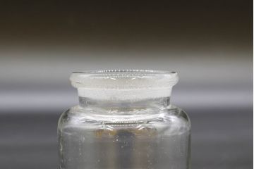 昭和レトロ　大・小　様々な用途に使える蓋付きガラス瓶5個セット(八角、キャニスター、ガラスビン、硝子、菓子瓶、フタ付き)(R-076443)