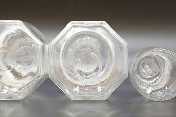 昭和レトロ　大・小　様々な用途に使える蓋付きガラス瓶5個セット(八角、キャニスター、ガラスビン、硝子、菓子瓶、フタ付き)(R-076443)