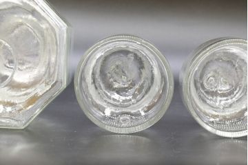 昭和レトロ　大・小　様々な用途に使える蓋付きガラス瓶5個セット(八角、キャニスター、ガラスビン、硝子、菓子瓶、フタ付き)(R-076443)