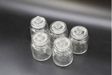 昭和レトロ　様々な用途に使える蓋付きガラス瓶5個セット(キャニスター、ガラスビン、硝子、菓子瓶、フタ付き)(R-076444)