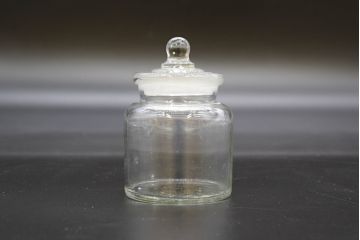昭和レトロ　様々な用途に使える蓋付きガラス瓶5個セット(キャニスター、ガラスビン、硝子、菓子瓶、フタ付き)(R-076444)