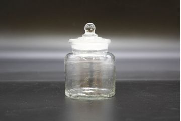 昭和レトロ　様々な用途に使える蓋付きガラス瓶5個セット(キャニスター、ガラスビン、硝子、菓子瓶、フタ付き)(R-076444)