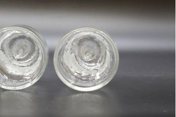 昭和レトロ　様々な用途に使える蓋付きガラス瓶5個セット(キャニスター、ガラスビン、硝子、菓子瓶、フタ付き)(R-076444)