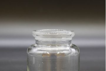 昭和レトロ　様々な用途に使える蓋付きガラス瓶5個セット(キャニスター、ガラスビン、硝子、菓子瓶、フタ付き)(R-076445)