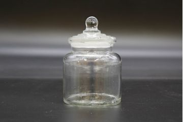 昭和レトロ　様々な用途に使える蓋付きガラス瓶5個セット(キャニスター、ガラスビン、硝子、菓子瓶、フタ付き)(R-076445)