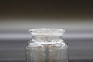 昭和レトロ　様々な用途に使える蓋付きガラス瓶5個セット(キャニスター、ガラスビン、硝子、菓子瓶、フタ付き)(R-076445)