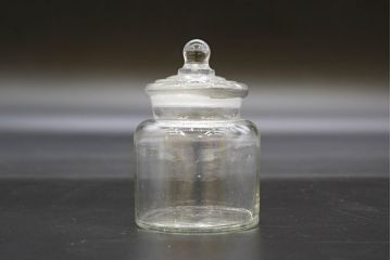 昭和レトロ　様々な用途に使える蓋付きガラス瓶5個セット(キャニスター、ガラスビン、硝子、菓子瓶、フタ付き)(R-076445)
