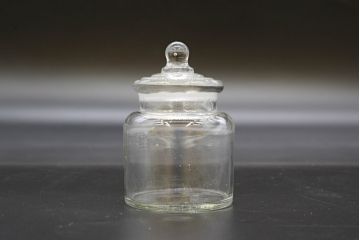 昭和レトロ　様々な用途に使える蓋付きガラス瓶5個セット(キャニスター、ガラスビン、硝子、菓子瓶、フタ付き)(R-076445)