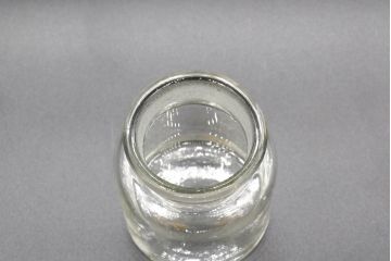 昭和レトロ　様々な用途に使える蓋付きガラス瓶5個セット(キャニスター、ガラスビン、硝子、菓子瓶、フタ付き)(R-076445)
