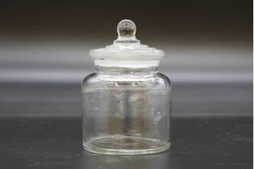 昭和レトロ　様々な用途に使える蓋付きガラス瓶5個セット(キャニスター、ガラスビン、硝子、菓子瓶、フタ付き)(R-076445)