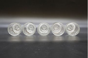 昭和レトロ　様々な用途に使える蓋付きガラス瓶5個セット(キャニスター、ガラスビン、硝子、菓子瓶、フタ付き)(R-076445)